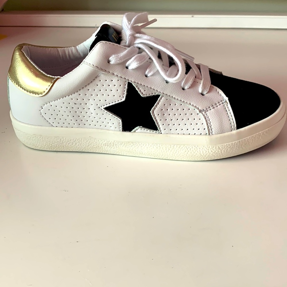 Steve Madden Starling Black Multi Sneakers- size 7